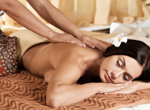 Doprajte si tradičnú thajskú masáž alebo špeciálnu aromatherapy masáž. Počas 60 minút sa o vás postará skúsená masérka.