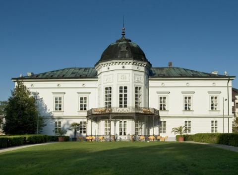 Privítajte jar rodinne a štýlovo v krásnom prostredí Park Hotela Tartuf. Veľkonočný pobyt pre dvoch s polpenziou a neobmedzeným wellness.