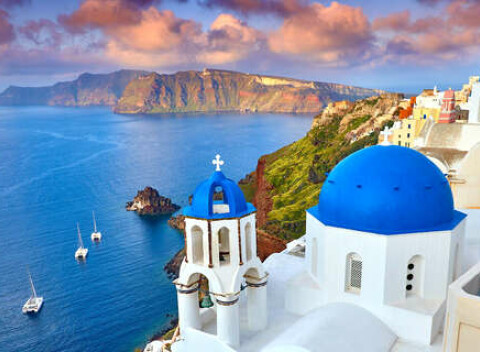 6 dní plných zážitkov na Santorini s odletom z Viedne, raňajkami a ubytovaním 50 m od pláže.