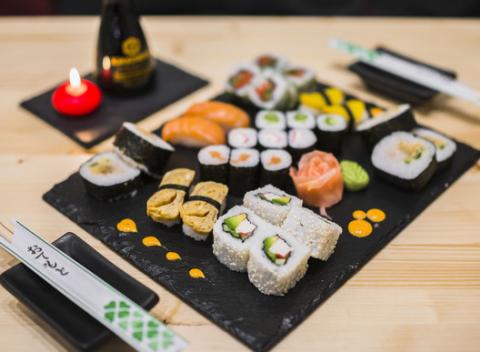Exkluzívny sushi set pre 2 osoby v novootvorenej reštaurácii Koshi Sushi. Pochutnajte si na zdravom a exotickom jedle.