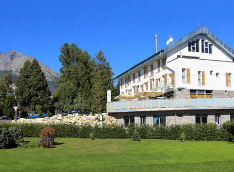 Aparthotel Belveder len pár metrov od lanovky na Lomnický štít (až 2 deti do 12 rokov zdarma).