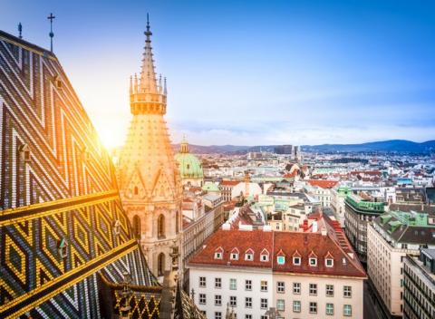 Spoznajte Viedeň, hlavné mesto Rakúska a pýchu dynastie Habsburgovcov. Ubytujte sa v pôvabnom Ruby Lissi Hoteli Vienna s bio raňajkami. 