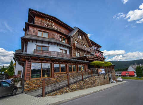 Letný pobyt s luxusným ubytovaním na Donovaloch na toskánsky štýl v hoteli Galileo**** s wellness.