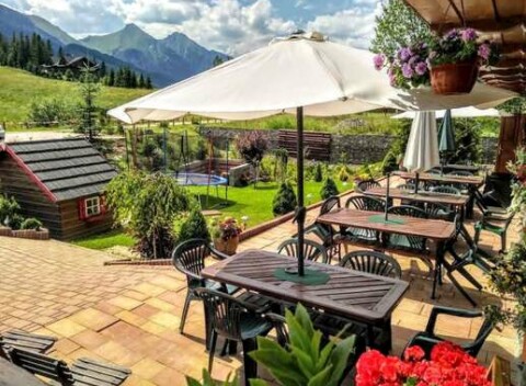 Leto s polpenziou vo Vile Panorama 2 km od Chodníka korunami stromov.