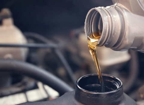 Je neviditeľný, no predsa tak dôležitý... Výmena oleja vo vašom vozidle od jedného z najkvalitnejších výrobcov – Shell.