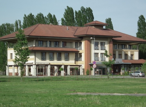 Chceli by ste si dopriať odpočinok len na pár dní? Hotel LEGEND*** v Dunajskej Strede vám ponúka wellness pobyt so vstupom do Thermalparku.