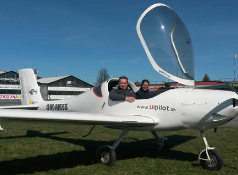 Skutočne nebeský zážitok - lietanie s možnosťou pilotovania na skúšku.