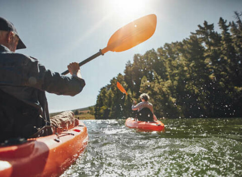 Dobrodružný splav Malého Dunaja na kanoe. Ideálna letná aktivita pre partiu priateľov.
