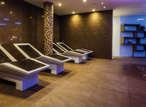 Neobmedzený vstup do wellness v 3Ple centrum Optima. Sauny, jacuzzi či tepidárium ulahodia vašej uponáhľanej mysli a ubolenému telu.