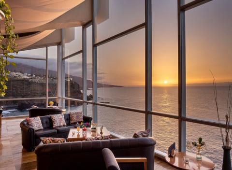 Dovolenka plná slnka uprostred pálm a záhrad na Tenerife. Pobyt s polpenziou a wellness v luxusnom Maritim Hoteli na Kanárskych ostrovoch.