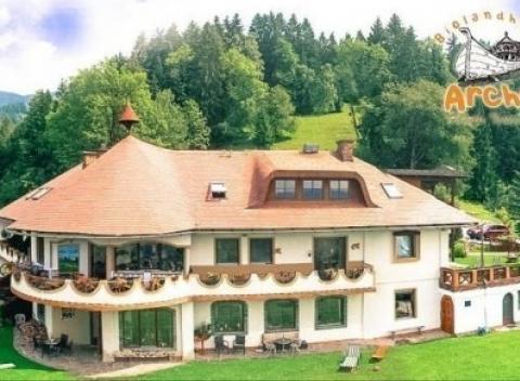 Spoznajte obľúbenú častí rakúskych Álp s nedotknutou prírodou - Korutánsko. Pobyt v ekologickom Biolandhaus Arche v mestečku Eberstein.