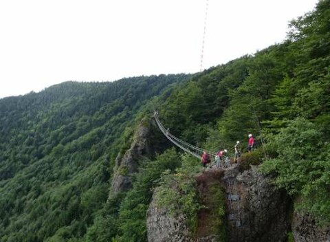 Slovenská via ferrata v Kremnických vrchoch s najdlhším lanovým mostom.