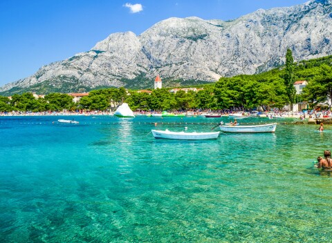 Chorvátsko len 50 m od pláže vo Vile Čale až pre 3 osoby s komfortnou autobusovou dopravou a polpenziou.