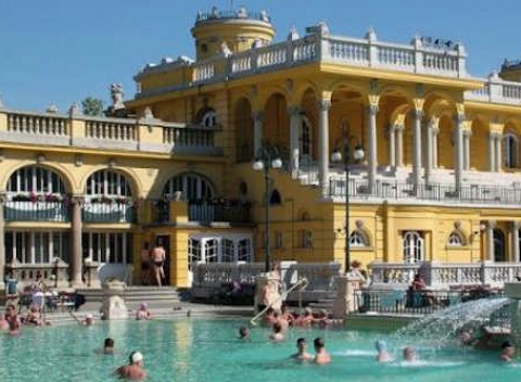 Pobyt v centre Budapešti s raňajkami a celodenným vstupom do liečivých termálnych kúpeľov Szechényi.
