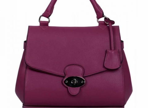 Kabelka Bella - fuchsia, je plná vášne s dôrazom na najmenší detail a s odkazom na taliansku módu.