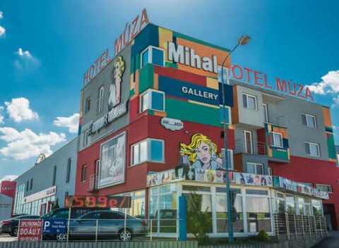 Pobyt v dizajnovom hoteli Múza s originálnymi dielami Andyho Warhola blízko centra mesta a letiska.