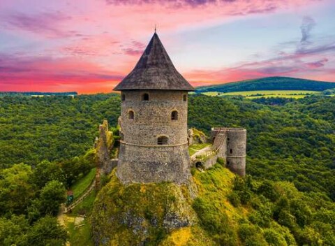 Zážitkový pobyt v Novohrade s plnou penziou, návštevou 2 hradov, unikátneho vodopádu, zámku a minizoo.