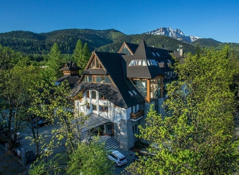 Exkluzívny 4* hotel Crocus pod tatranskými štítmi v Zakopanom s polpenziou a wellness.