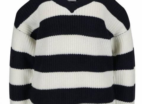 Modro-biely pruhovaný sveter s prestrihmi na ramenách značky VERO MODA Sibbo.