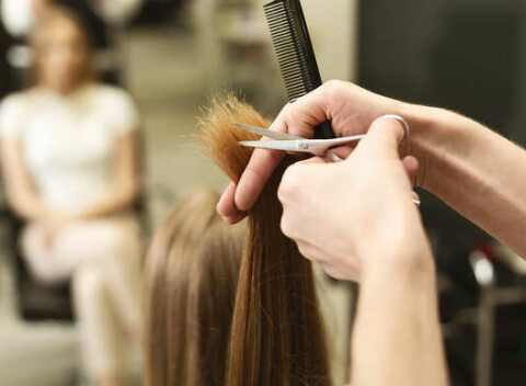 Melír pre oživenie, strih pre dokonalý vzhľad a regenerácia pre zdravé a silné vlasy.