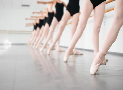 Baletná gymnastika pre dievčatá od 10 do 15 rokov. Hodiny určené pre všetky mladé slečny.