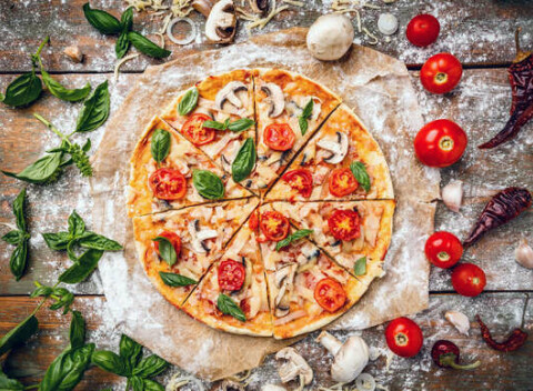 Talianska pizza podľa vlastného výberu v pizzerii Metropol v Bratislave.