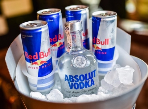 Víno a tanier talianskych dobrôt alebo fľaša vodky a nealko drinky v Palace Cafe na Palisádach.