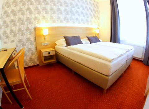 Kúpeľný pobyt v Mariánskych Lázňach v 3* Hoteli Flora s neobmedzeným bazénom a až 20 procedúrami + plná penzia.