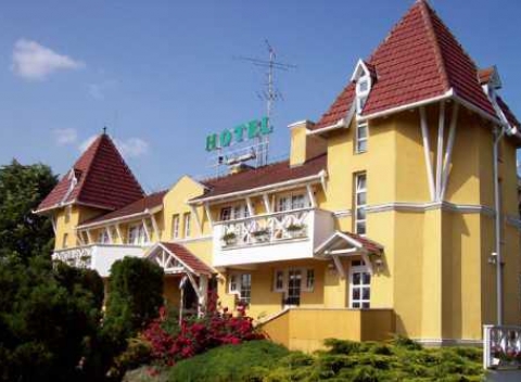 Dovolenka v zámockom štýle pri maďarskom Balatone. Pobyt v Hoteli Aeroport*** pre 2 osoby.