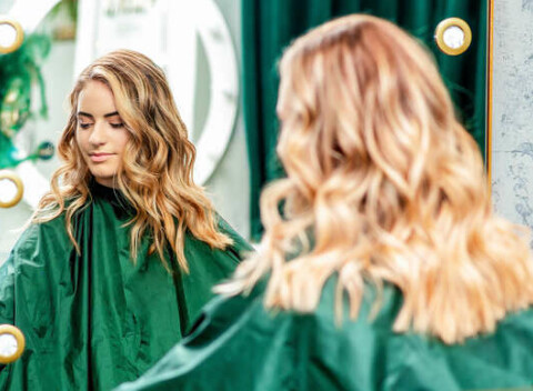 Profesionálne ošetrenie vlasov: strih, fúkanie, farbenie, melír, regenerácia, keratín v Salóne IX.