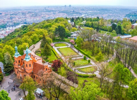 Praha priamo v centre pri Petřínskej rozhľadni v Hoteli Chevron **** s raňajkami formou bufetu.