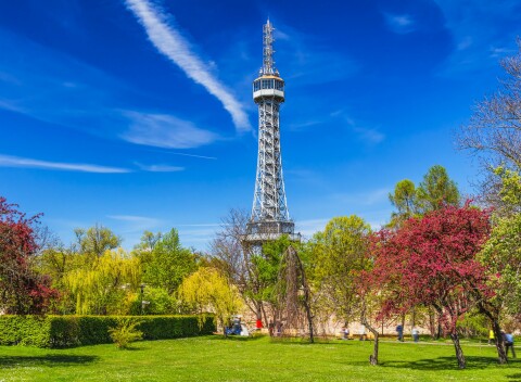 Praha v centre pri Petřínskej rozhľadni v Red&Blue Design Hoteli **** s raňajkami formou bufetu.