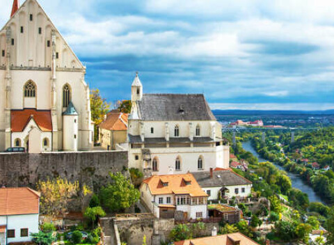 Relax v centre Znojma s polpenziou a zvýhodnenými vstupom do Aqualand Moravia.