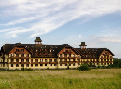 Komfortné ubytovanie v Apartmánoch Lomnica pod štítmi Vysokých Tatier, ideálne pre rodiny s deťmi.