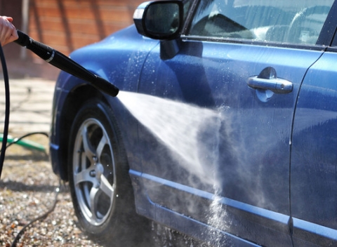 Skvelé ručné umytie exteriéru auta + tekutý vosk Autoglym. Primeraná starostlivosť pre vášho tátoša.