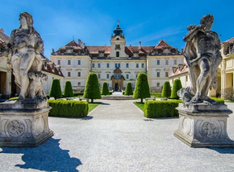 To najlepšie z Moravy v priestoroch zámku Valtice s polpenziou a vínom v Zámockom hoteli Hubertus.