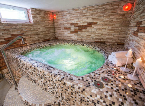 Privátny vstup do wellness s proseccom a ovocnou misou pre 2 osoby vo W hoteli