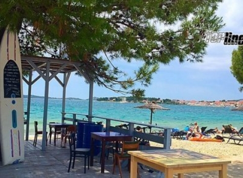 Dovolenka v Chorvátsku: Dalmácia s polpenziou a ubytovaním kúsok od pláže.