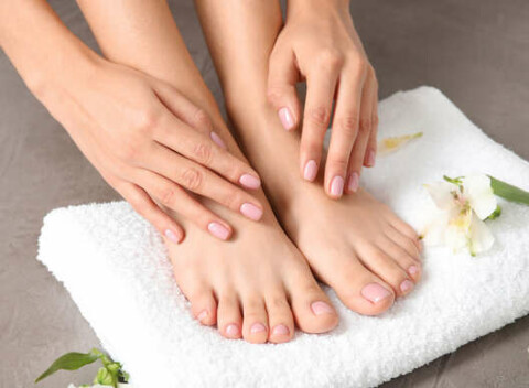 Ošetrenie plesňového ochorenia nechtov FOX laserom v Inštitúte zdravia a krásy Frais.