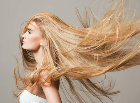 Ozdravný vlasový balíček na zničené vlasy od Salónu pod Hradom.