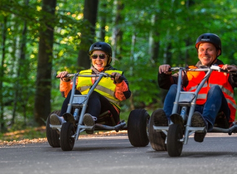 Zabudnite na nudný teambuilding a zoberte kolegov na bezmotorové trojkolky.