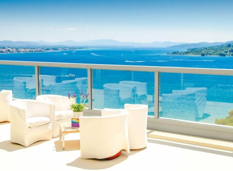 Chorvátsko 30 m od mora v Hoteli Punta **** s plnou penziou, bazénmi a animáciami + deti do 7 r.