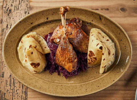 Kačacie hody  pre 2 – 4 osoby s čapovaným pivom v Hall of Kings.