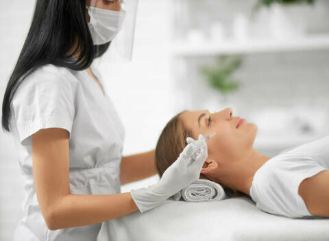 Mezoterapia – vyhladenie vrások, vypnutie kontúr a prevencia starnutia.