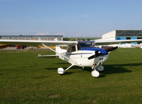 Zažite to na vlastných krídlach – súkromný let s možnosťou pilotovania lietadla.