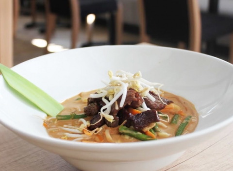 Hýri farbami, má sto chutí, tisíc vôní. Thajské menu pre dvoch v Lychee restaurant.