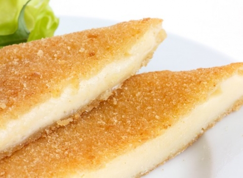 Obľúbený smažáčik - vyprážaný syr s hranolkami - istota, ktorá chutí vždy.