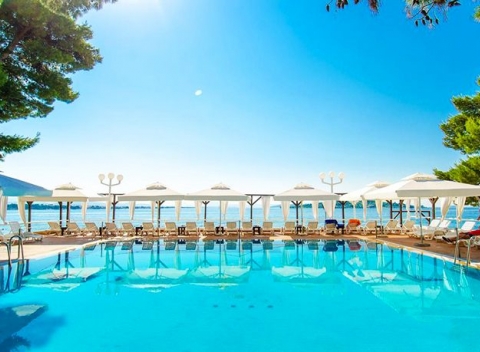 Komfortný hotel na skok od národných parkov Kornati a Krka - s polpenziou a dieťa do 12 r. zadarmo!