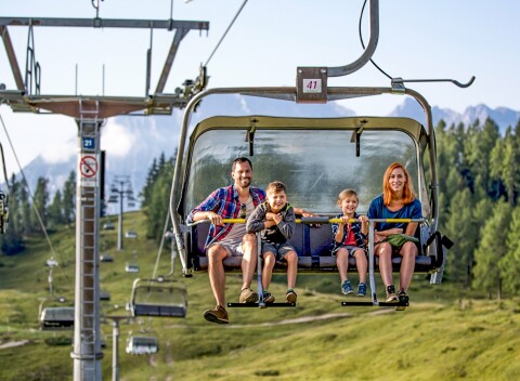 Rakúske Alpy: Leto 2022 pri lanovke v Hoteli Berghof Tauplitzalm *** s polpenziou a vláčikom.