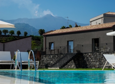 Úžasný pobyt blízko svahov hory Etna s výhľadom na more a raňajkami v Kepos Etna Relais & Spa.